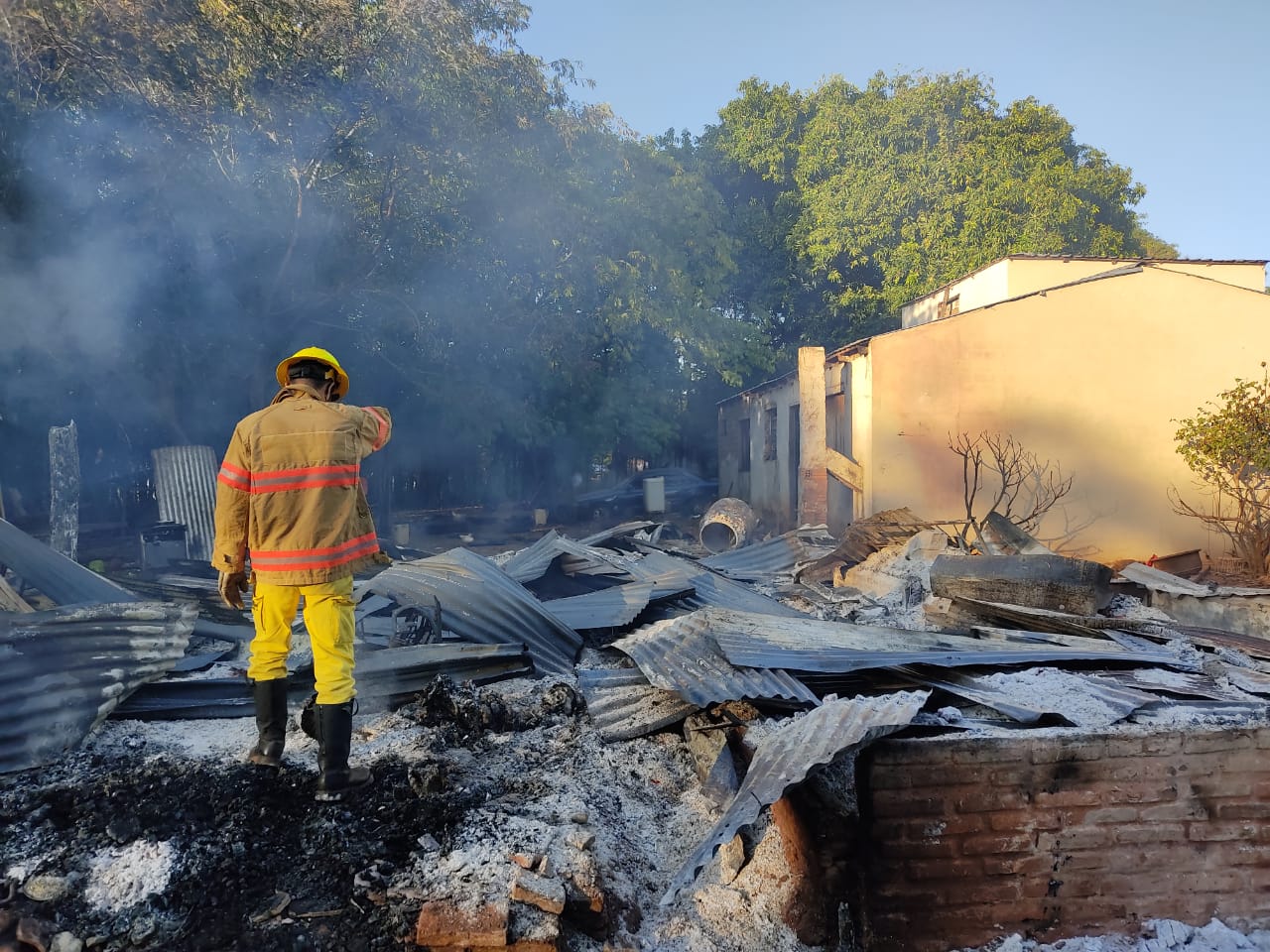 El incendio se produjo en horas de la madrugada de este miércoles en Repatriación. Foto: Raúl Masqueda, corresponsal de Caaguazú del Grupo JBB.