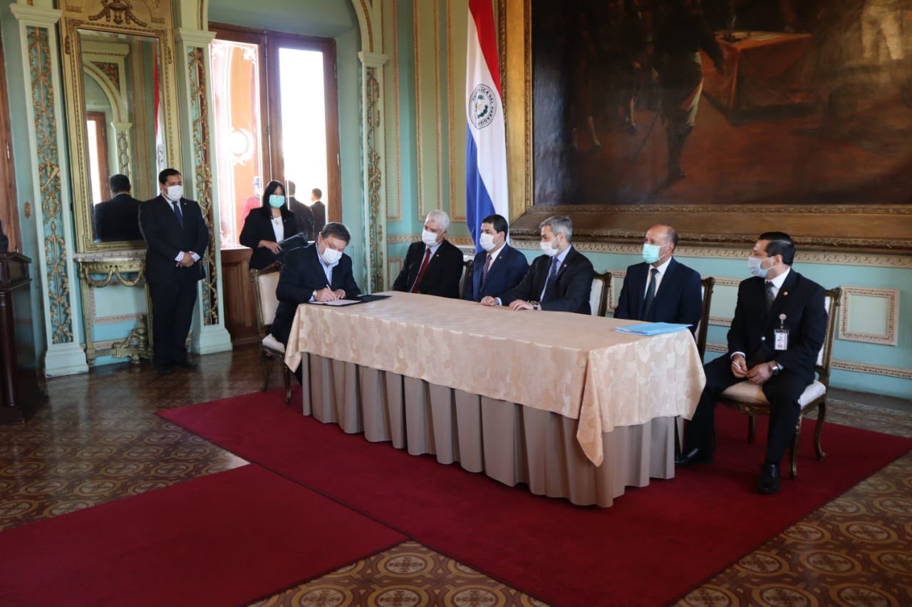 Esta mañana se procedió a la firma del contrato para la construcción de la Subestación Yguazú. Foto: @IPParaguay