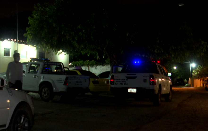 Agentes policiales hallaron dos cadáveres en una vivienda de Mariano Roque Alonso.