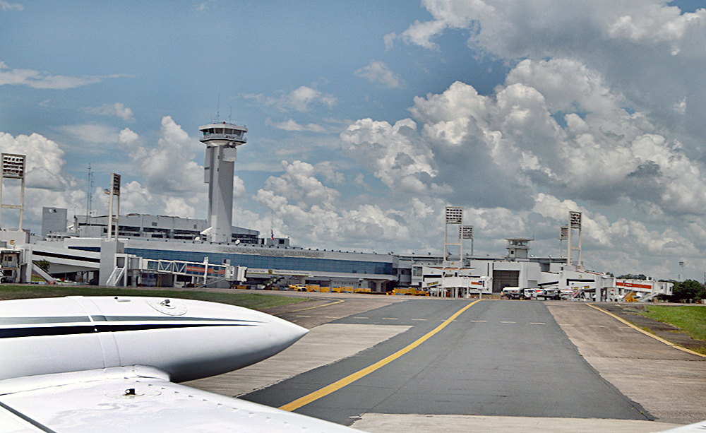 Vista de la pista de aterrizaje del aeropuerto Silvio Pettirossi. Foto: Agencia IP