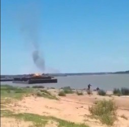 Barcaza explota en el río Paraguay pero del lado argentino
