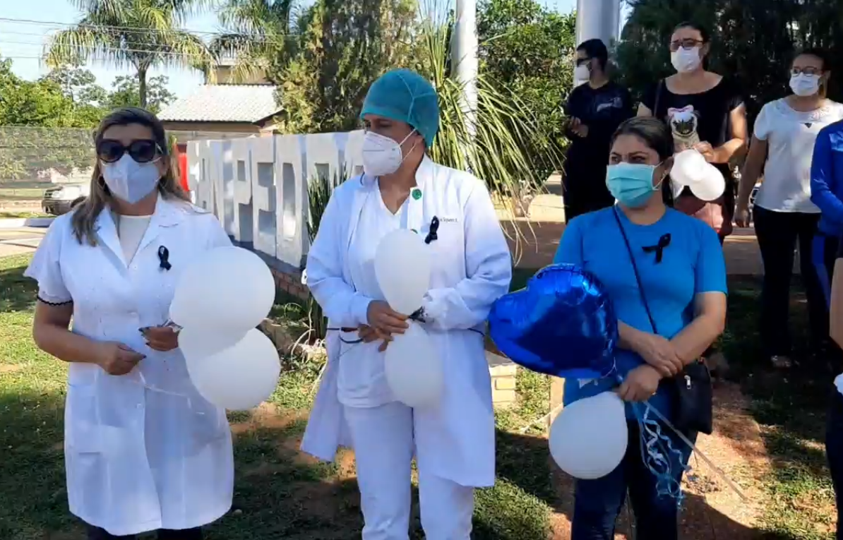 Familiares y compañeros de trabajo recibieron al cortejo fúnebre en San Pedro. Foto: Captura de video / Lorenzo Agüero, corresponsal de la zona del Grupo JBB.