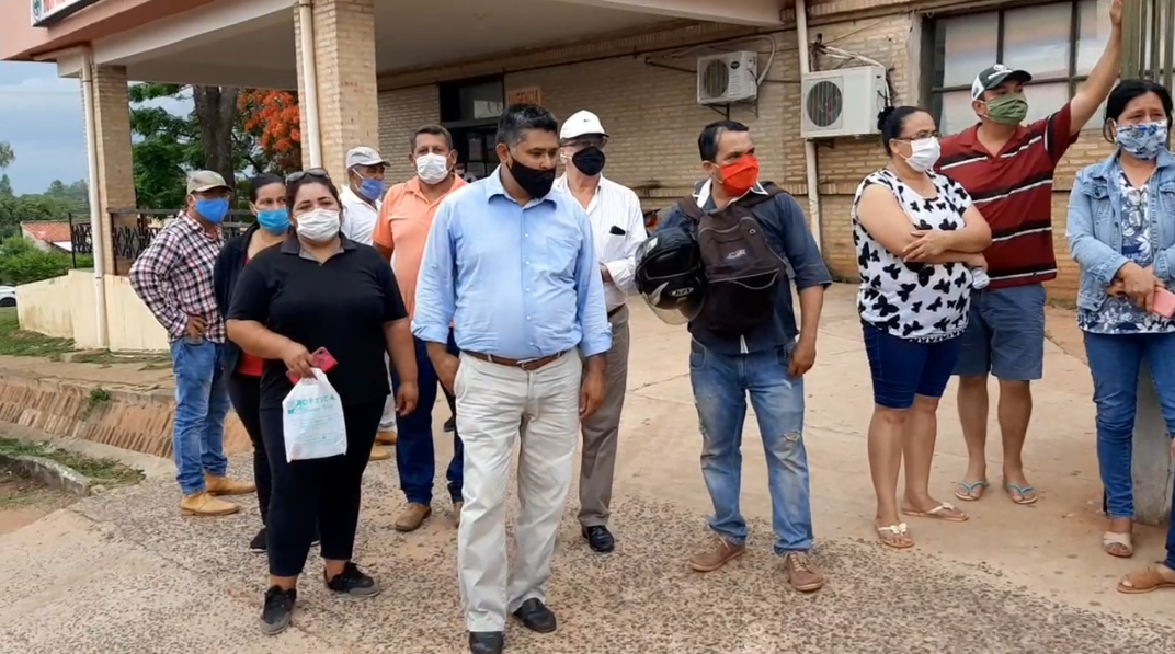 Los ciudadanos se manifestaron frente al Hospital Regional de San Pedro. Foto: Captura de video / Lorenzo Agüero, corresponsal de la zona del Grupo JBB.
