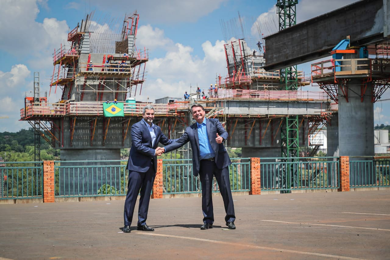 Abdo y Bolsonaro verifican obras del Puente de la Integración