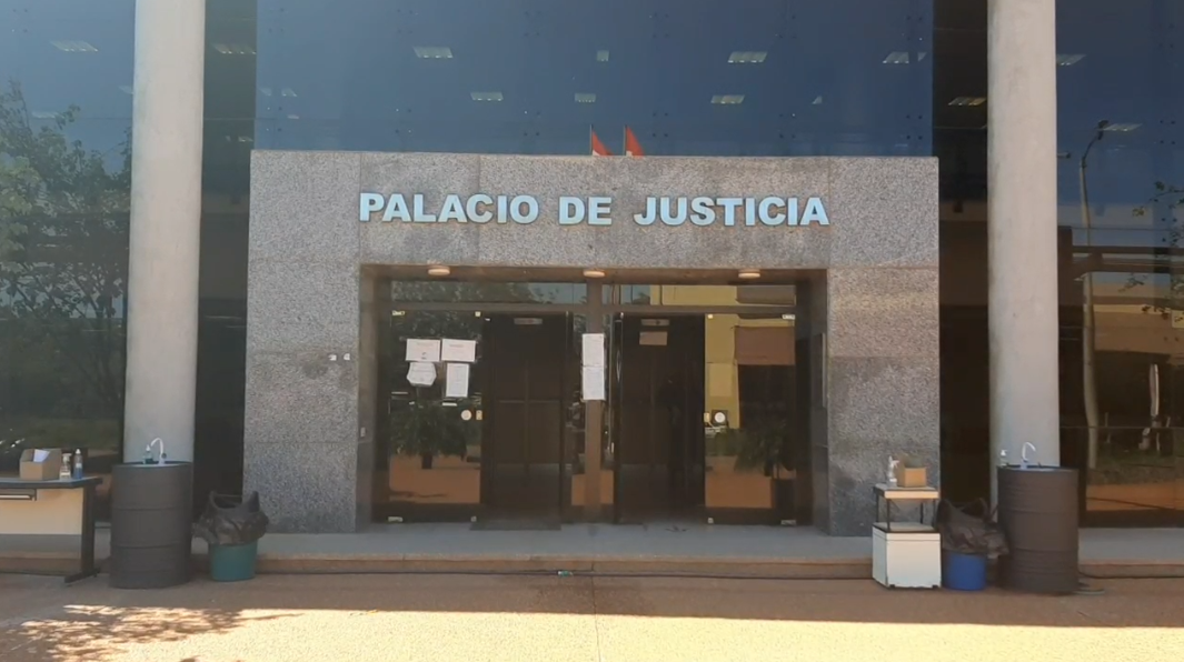 El Tribunal de Sentencia halló culpable de feminicidio a Néstor Acosta Jara. Foto: Captura de pantalla / Video: Lorenzo Agüero, corresponsal de la zona del Grupo JBB.