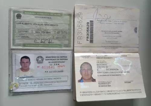 El detenido exhibió documentos de origen brasileño de contenido falso. Foto: Captura de pantalla / Video: Carlos Sánchez, corresponsal de la zona del Grupo JBB.