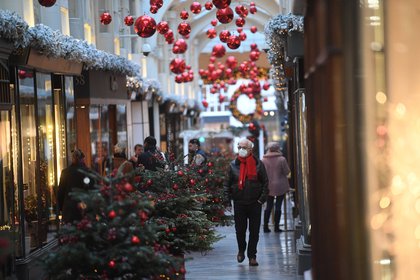 Prohíben reuniones navideñas en Londres. Foto: EFE