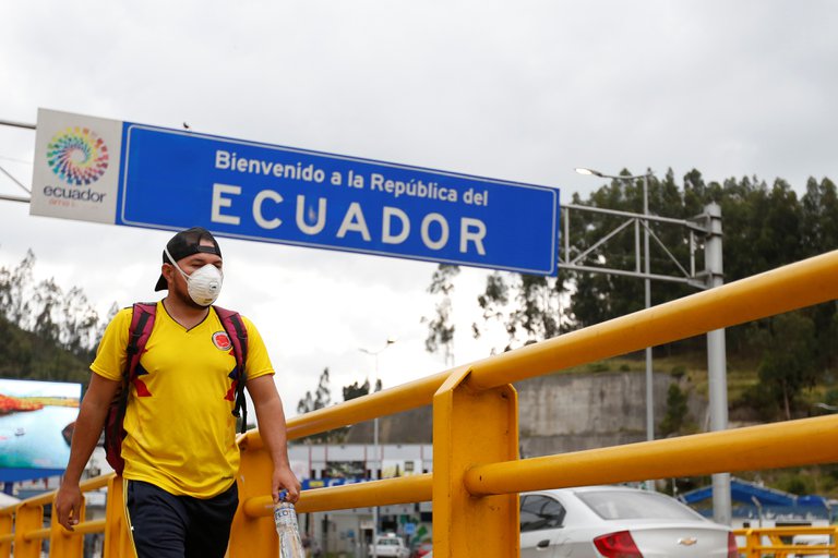 Ecuador decreta toque de queda.