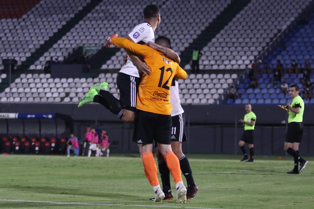 Olimpia superó a Cerro Porteño en tanda de penales y pasó a semifinales del Clausura 2020. Foto: @CopaDePrimera