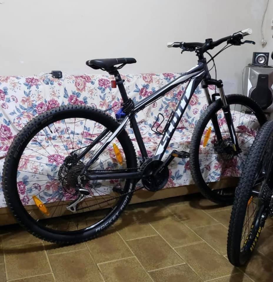 El joven fue despojado de su bicicleta, celular y billetera.