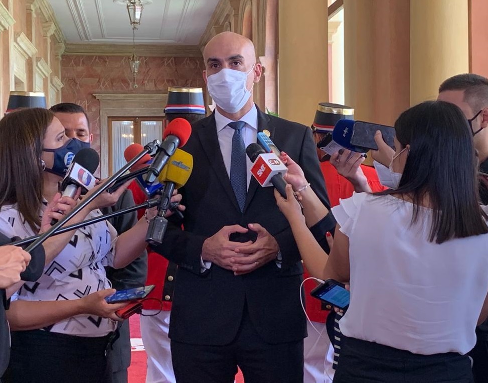 El Ministro Julio Mazzoleni, manifestó que las medidas sanitarias vigentes deben ser cumplidas a cabalidad. Foto: gentileza.