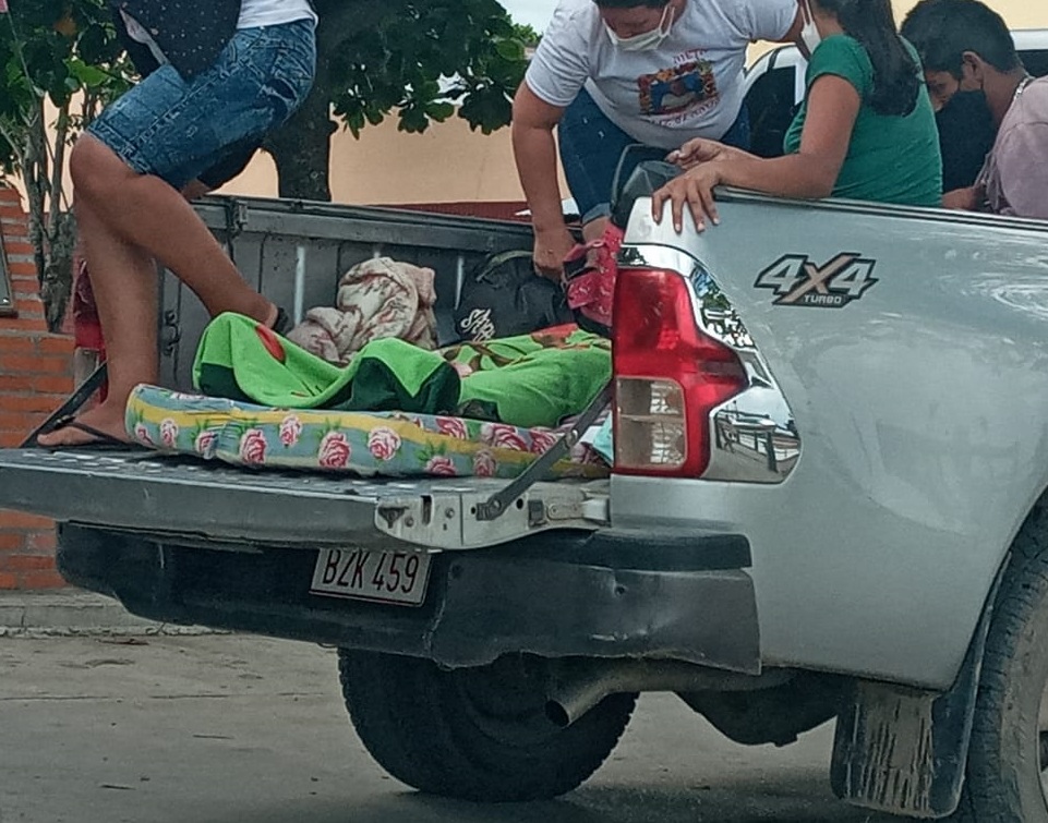 Pobladores de la colonia Ceibo del Chaco socorrieron a una mujer que dio a luz en la precariedad de su vivienda. Foto: gentileza.