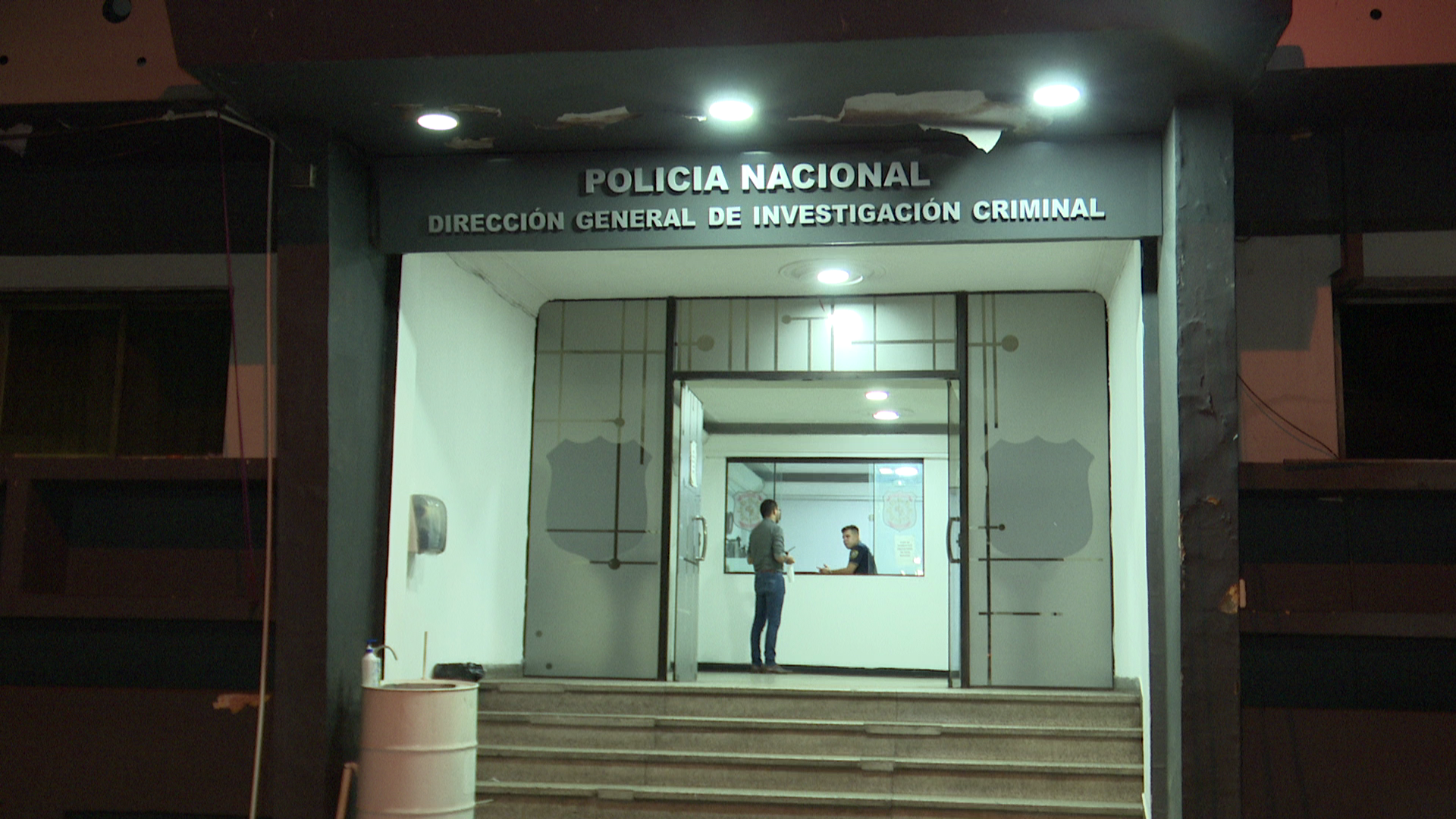 Agentes especializados en cibercrimen lograron dar con el paradero de los clonadores de tarjetas. Foto: captura de pantalla.