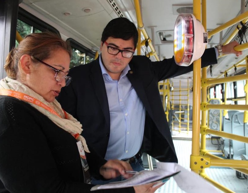 El viceministro de Transporte se encontraba recorriendo zonas del área metropolitana de Asunción, con el fin de verificar los puestos de venta de los billetes electrónicos. Foto: MOPC.