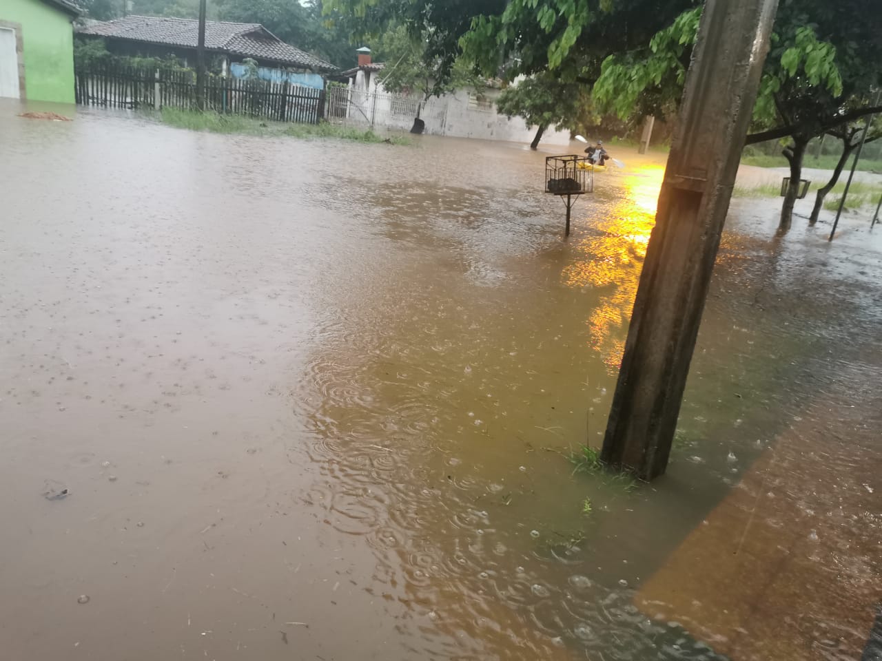 barrios inundados tras intensas lluvias