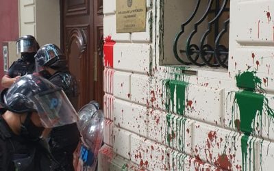 Argentina: manifestantes causan daños en embajada paraguaya