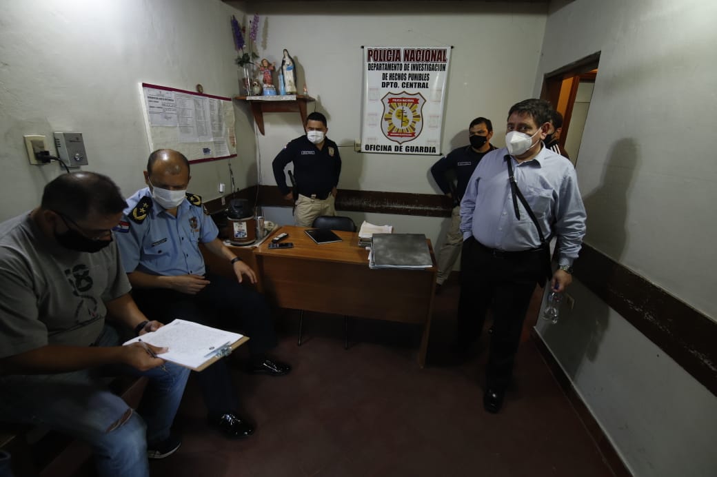 Fiscal dictó la imputación y aprehensión de tres agentes policiales. Foto: gentileza.