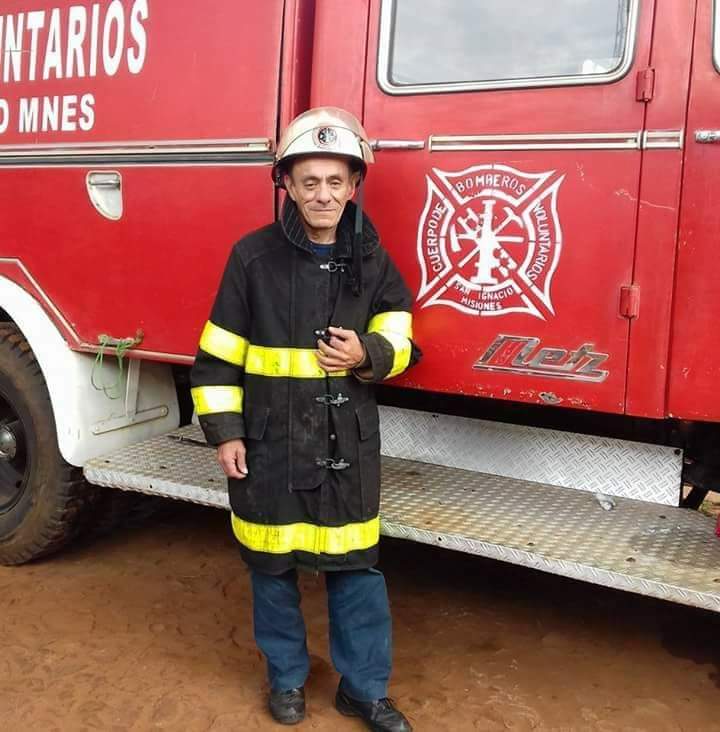 Clemente sirvió por 51 años como bombero, le detectaron cáncer y necesita ayuda