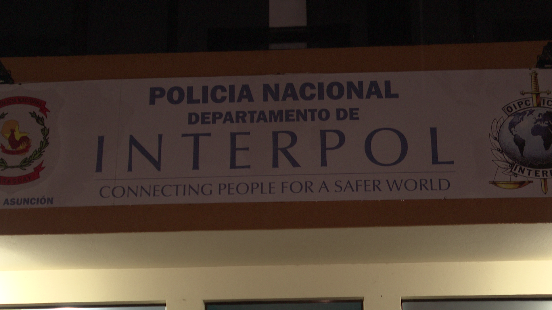 La INTERPOL, detuvo a sospechoso de haber intentado matar a su pareja. Foto: captura de pantalla.