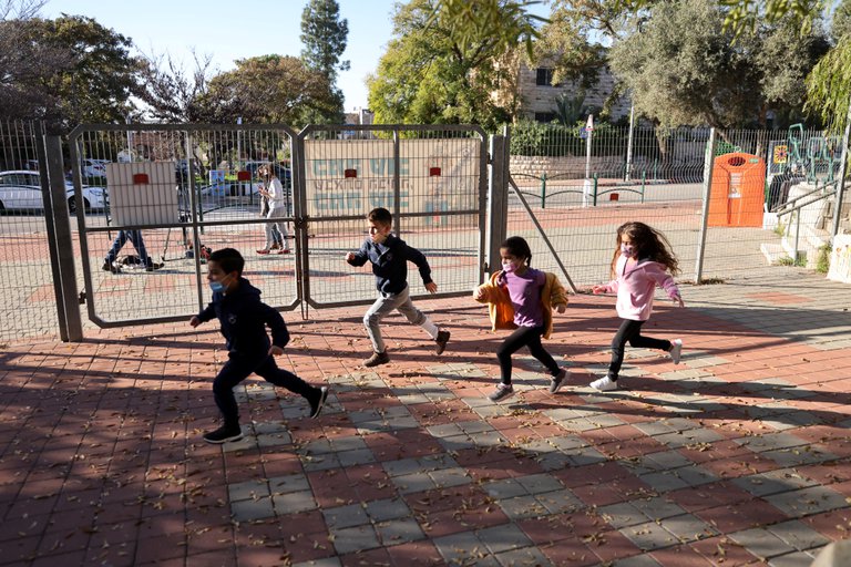 Retorno a clases en Israel. Foto: Infobae.