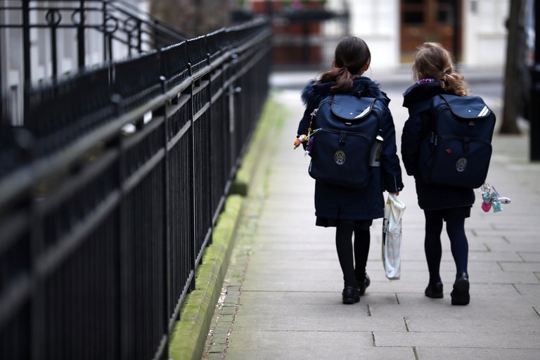 Aplicarán la dosis de AstraZeneca a niños en Oxford. Foto: Infobae.