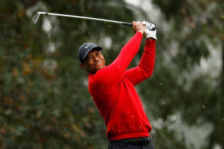 Golfista Tiger Woods sufrió grave accidente de tránsito