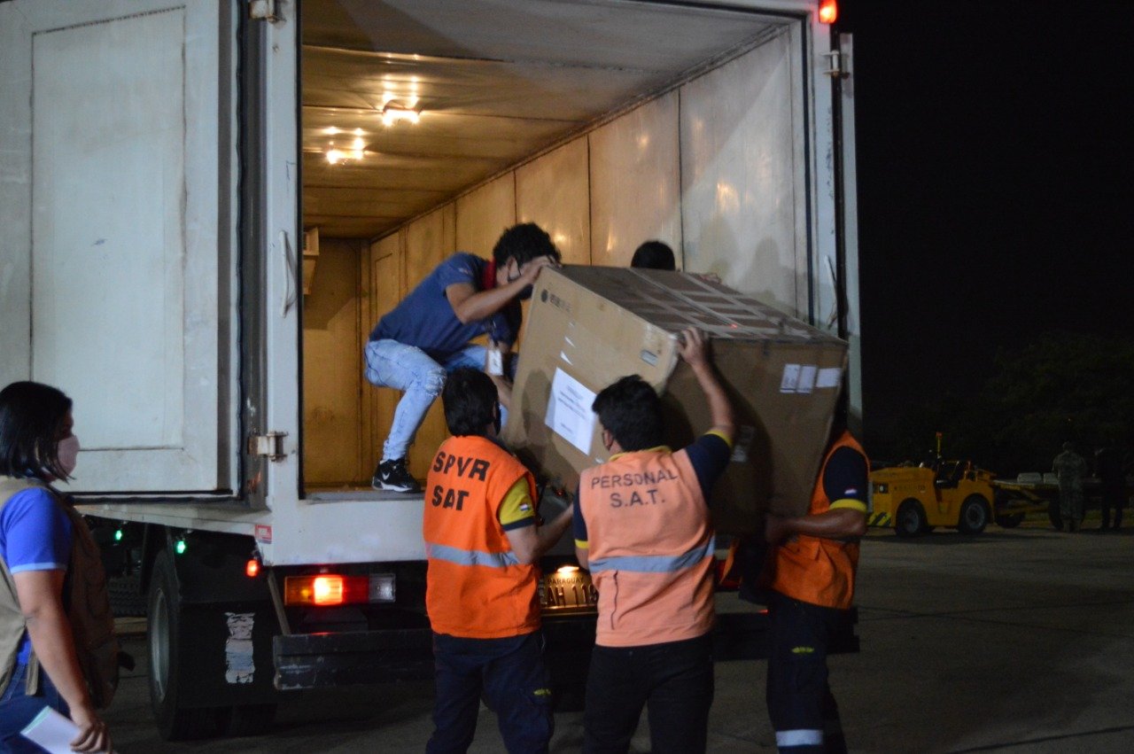 Llegada de las vacunas al país. Foto: Ministerio de Salud.