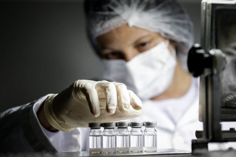 En Brasil fabrican vacuna contra el Covid-19 y aguardan autorización para pruebas. Foto: EFE.