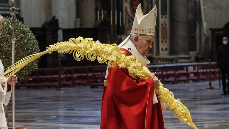 En presencia de pocos fieles, papa Francisco celebró misa de Domingo de Ramos
