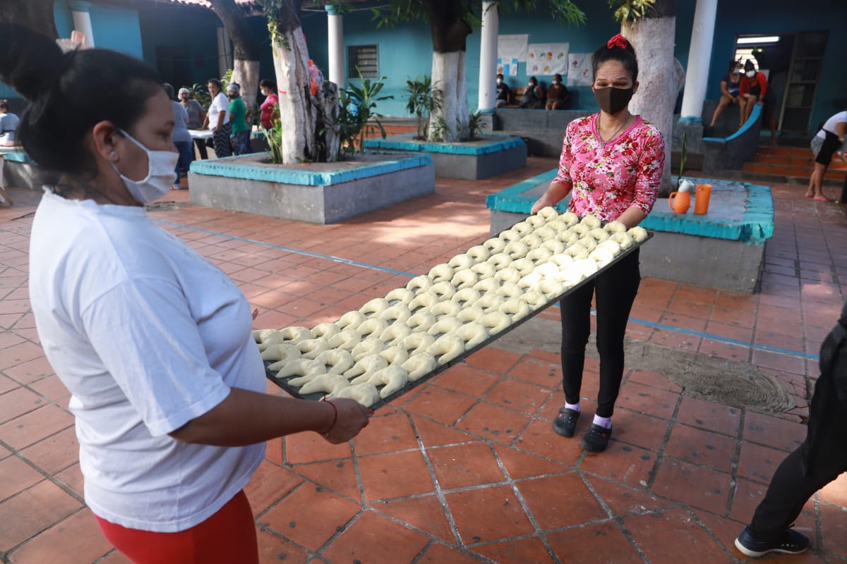 Internas del Buen Pastor elaboraron chipas que fueron donadas a familiares de enfermos