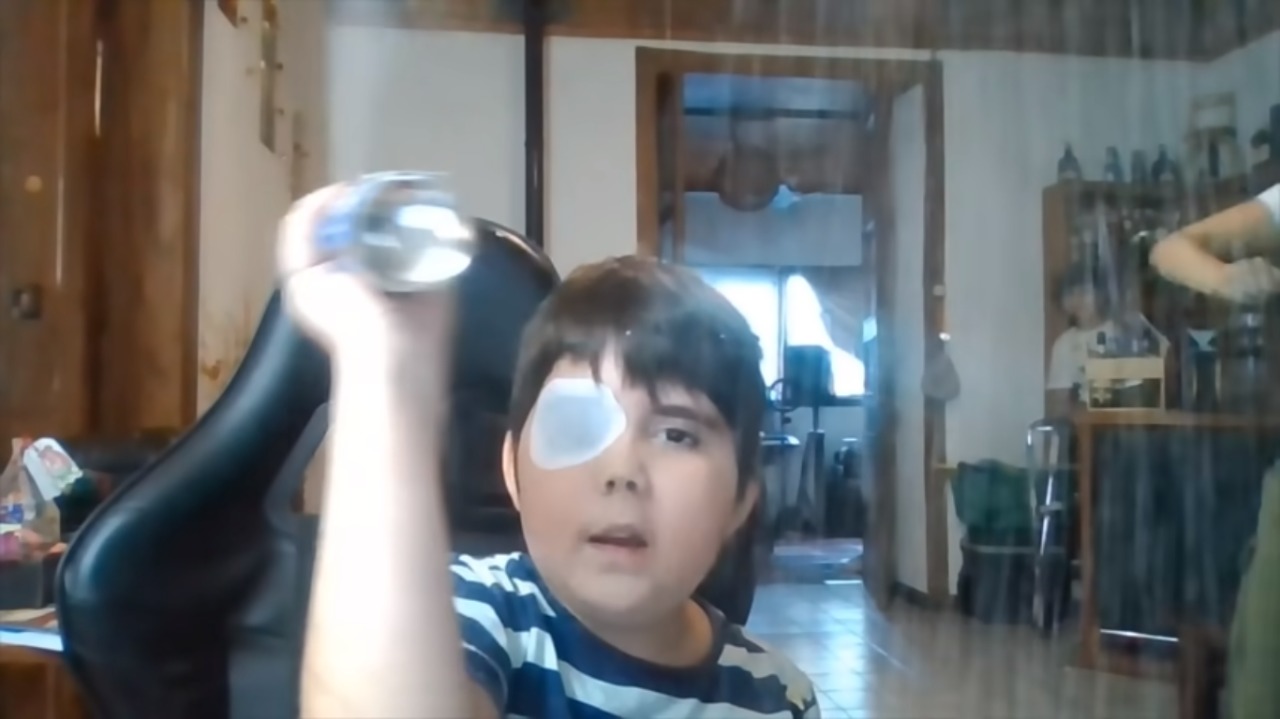Tomi, el niño con cáncer cerebral que cumplió su sueño de ser youtuber