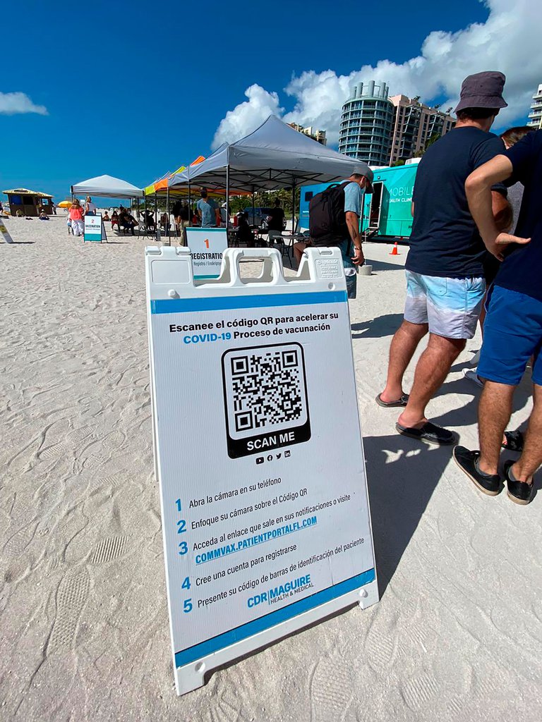 Miami Beach convocó a vacunarse en la playa hasta que el lote de dosis se agote