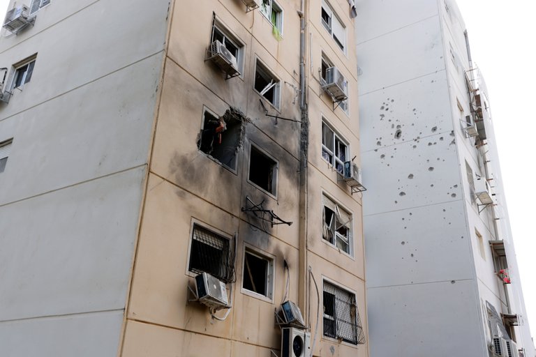 Varios edificios fueron dañados tras los bombardeos. Foto: Reuters.