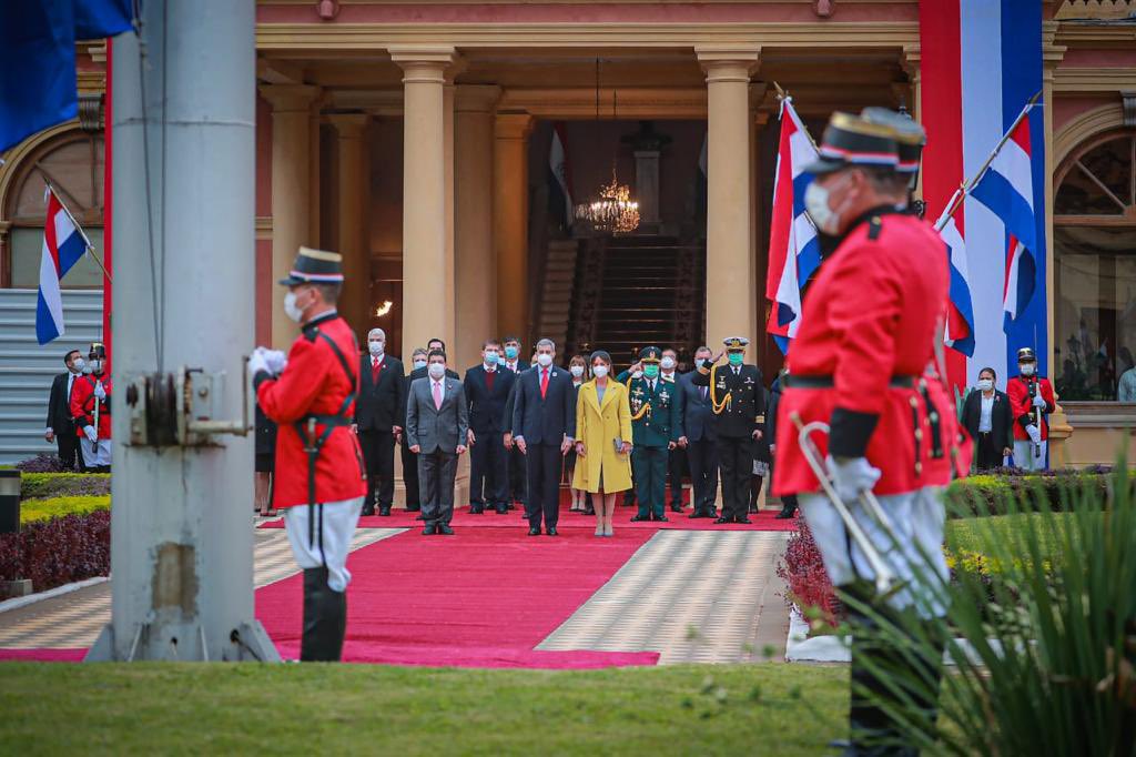 Mario Abdo Benítez presidió actos conmemorativos por los 210 años de Independencia