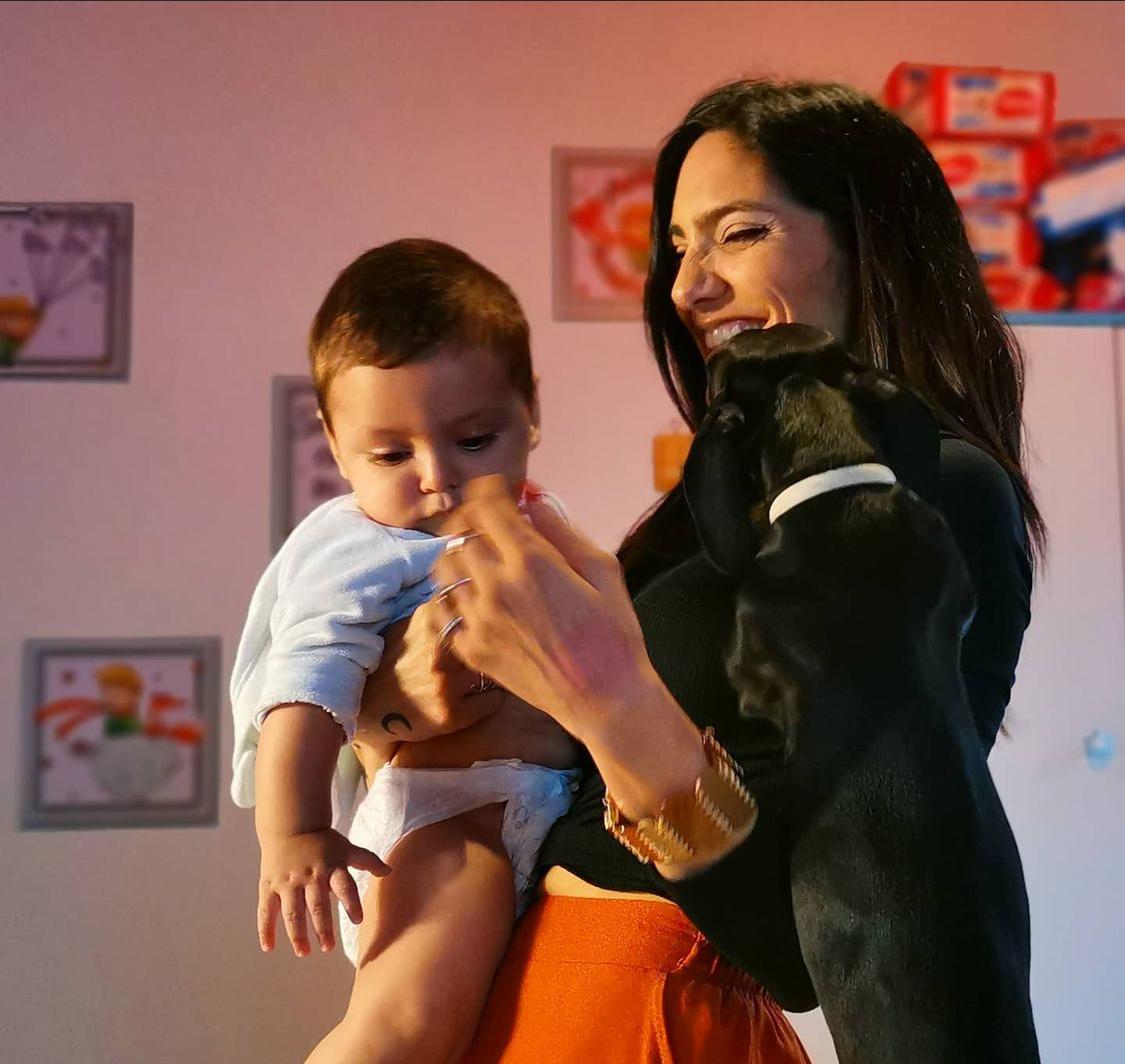 Lucía compartiendo con su hijo de 10 meses. Foto: gentileza.