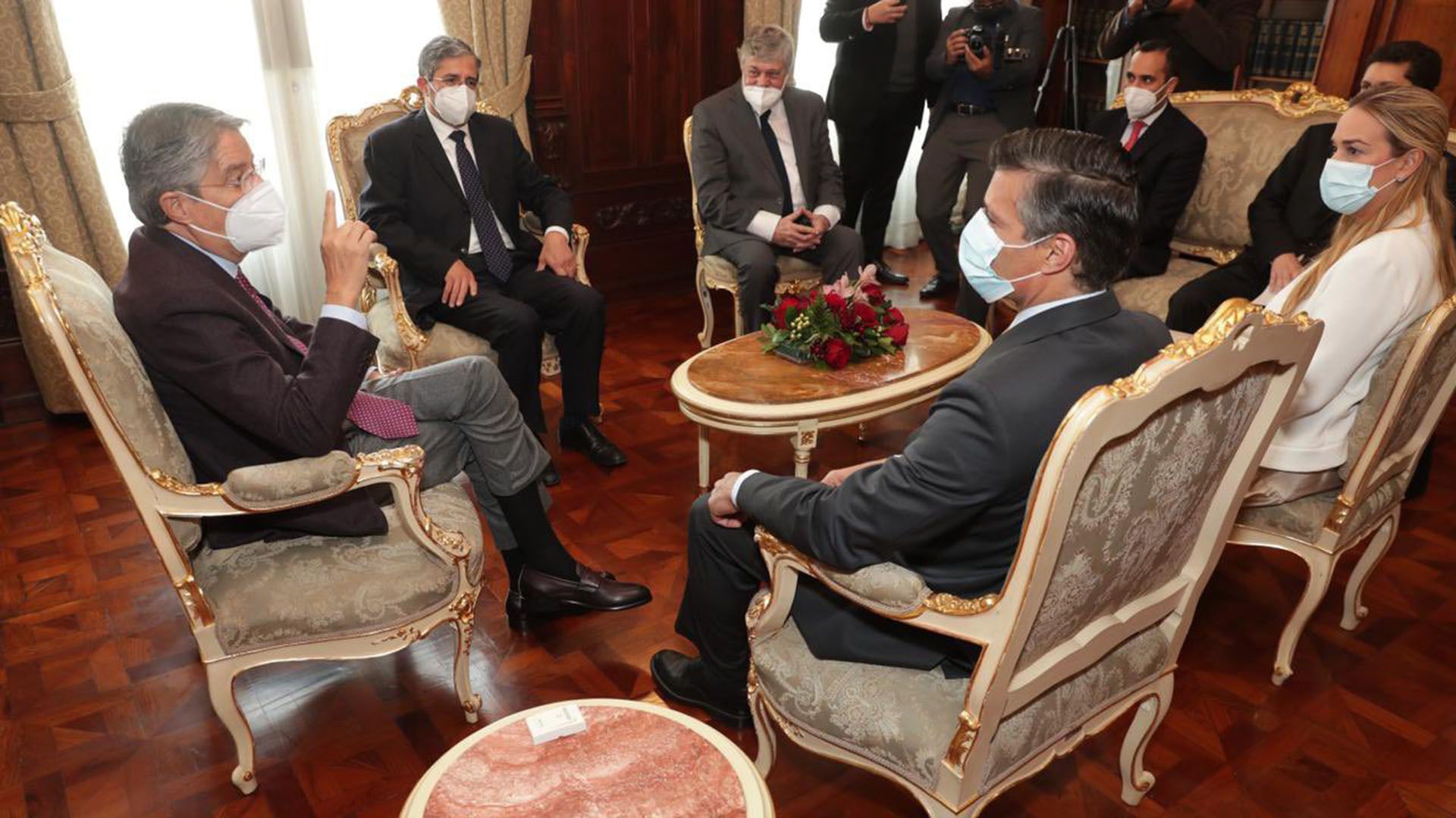 Guillermo Lasso reunido con Leopoldo López y su esposa. Foto: gentileza.