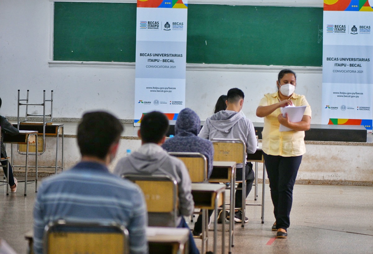 Itaipú-Becal: 4.300 postulantes, el 62% se aplazó. Foto: Agencia IP.