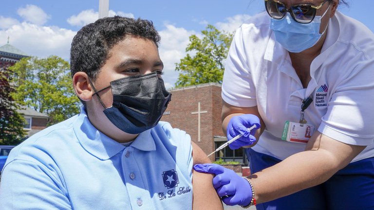 Nueva York vacunará contra el Covid a estudiantes de escuelas públicas