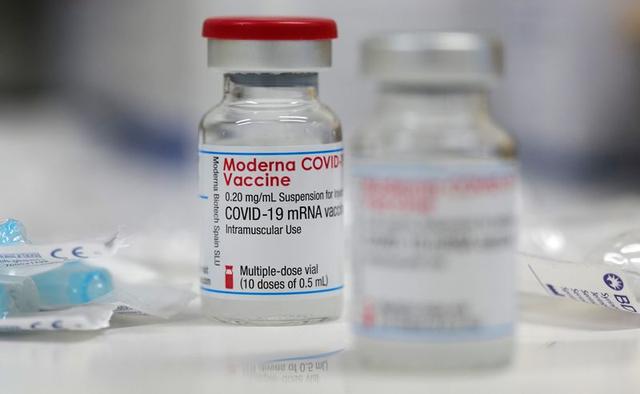 Mario Abdo anuncia llegada de 99.600 dosis de vacunas Moderna