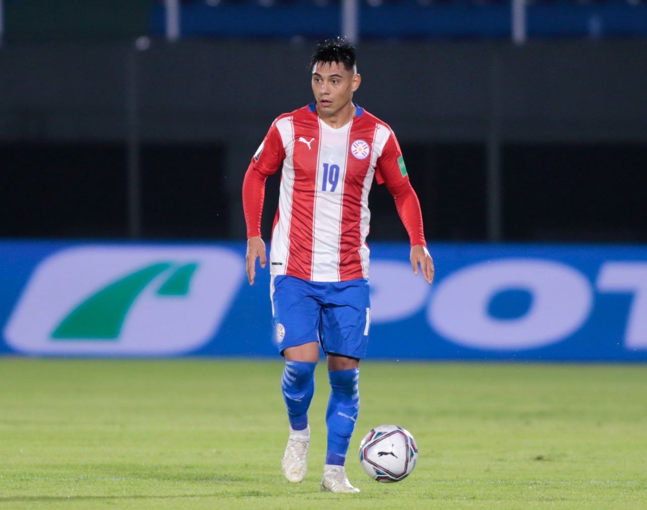 Una noche para el olvido. El equipo dirigido por Eduardo Berizzo no pudo ante Brasil y terminó perdiendo 2-0 en el Defensores del Chaco.