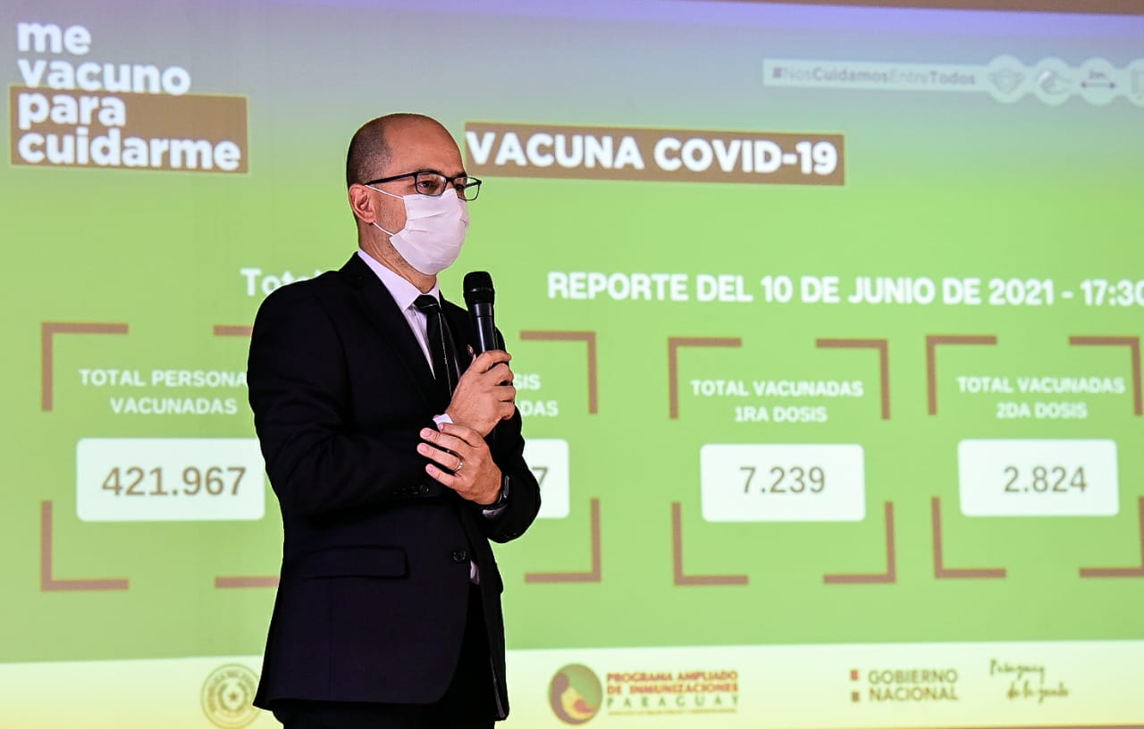 Dr. Héctor Castro, director del Programa Ampliado de Inmunizaciones.