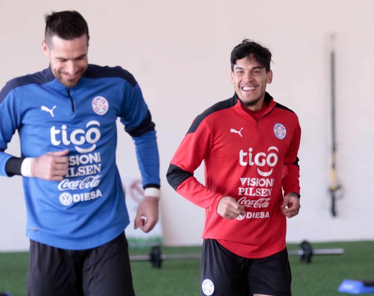 Antony Silva y Gustavo Gómez, seleccionados albirrojos. Foto: APF.