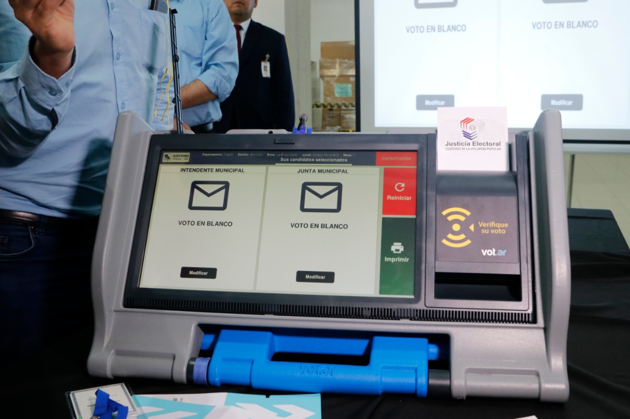 Máquinas de votación del TSJE. Foto: Agencia IP.