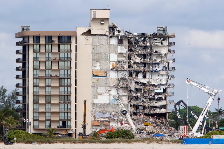 Demolerán el resto del edificio derrumbado en Miami. Foto: gentileza.