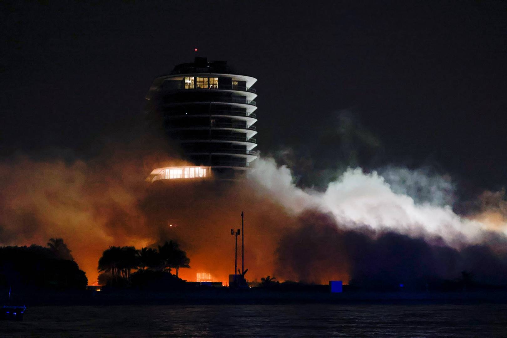 La torre se convirtió en escombros. Foto: Reuters.