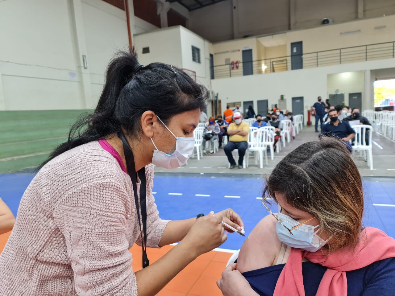 Continúa jornada de inmunización a población de 18 a 49 años. Foto: gentileza.