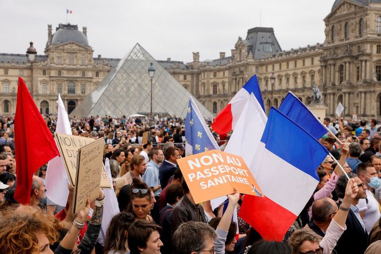 Las manifestaciones en Francia se registraron luego del anuncio hecho por Macron el pasado 12 de julio