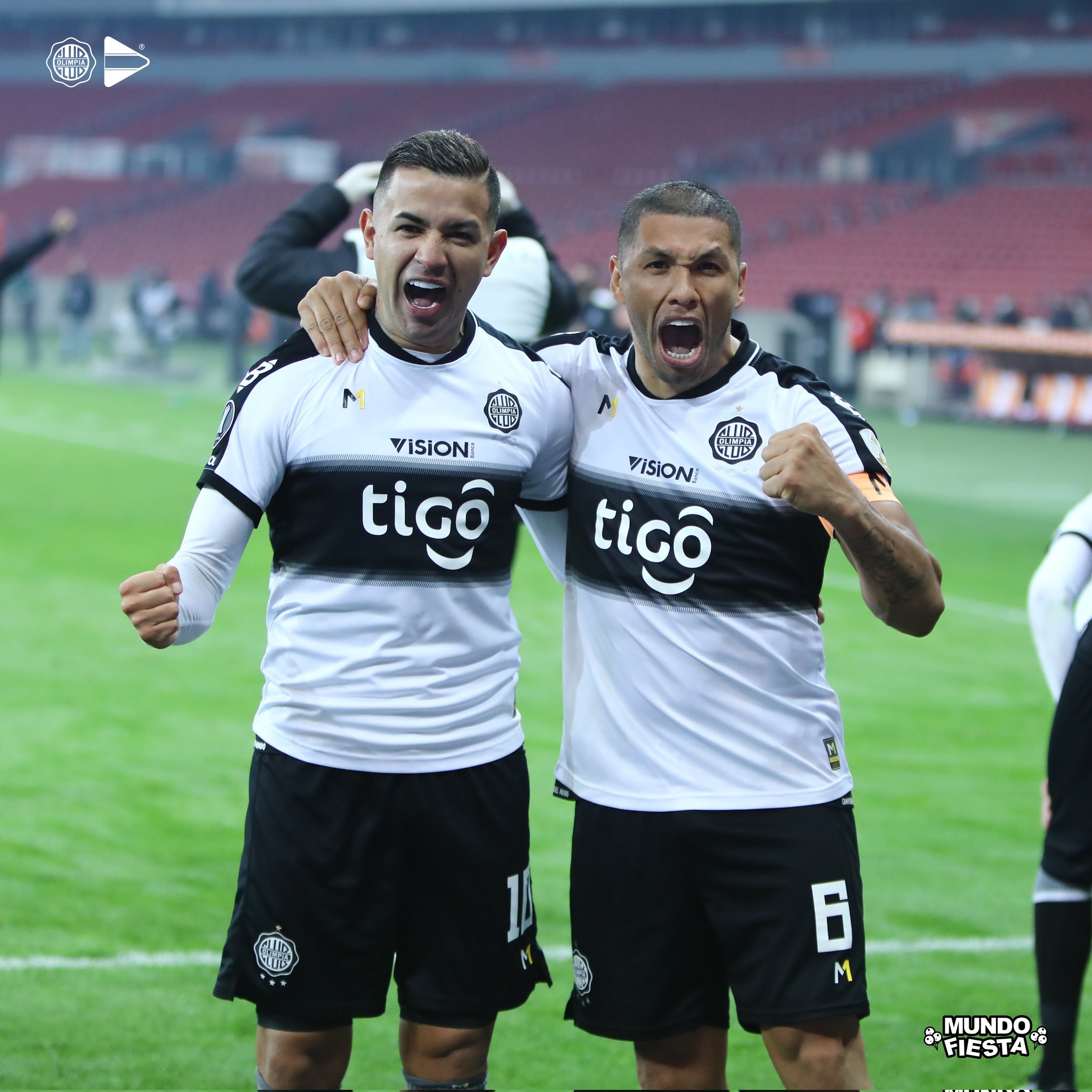 Derlis González y Richard Ortíz, jugadores del Club Olimpia. Foto: Olimpia Media.