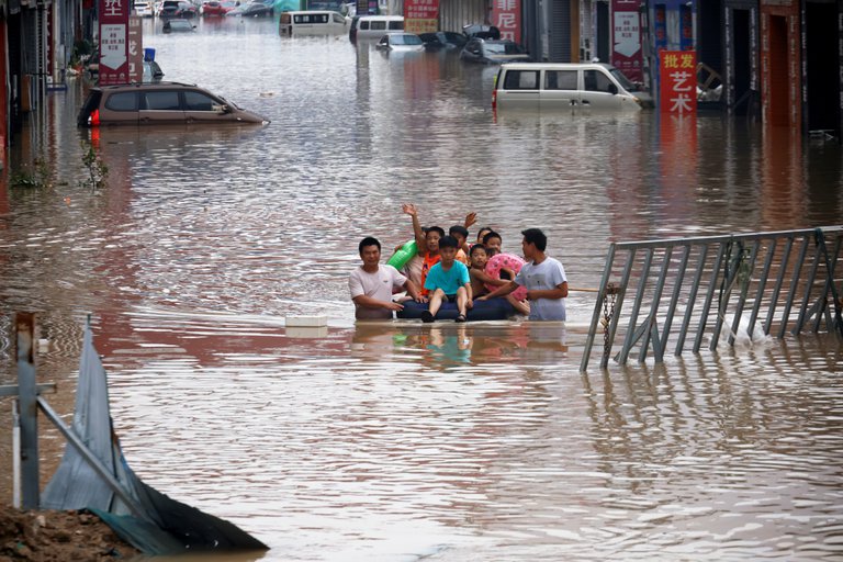 Aumentan a 51 los muertos por las inundaciones en ChinaAumentan a 51 los muertos por las inundaciones en China