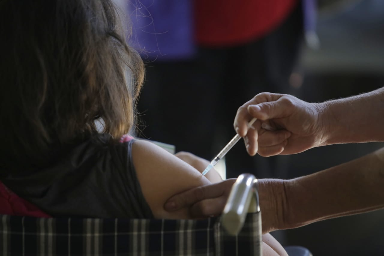 Hospital de Clínicas espera inmunizar a 596 adolescentes vulnerables